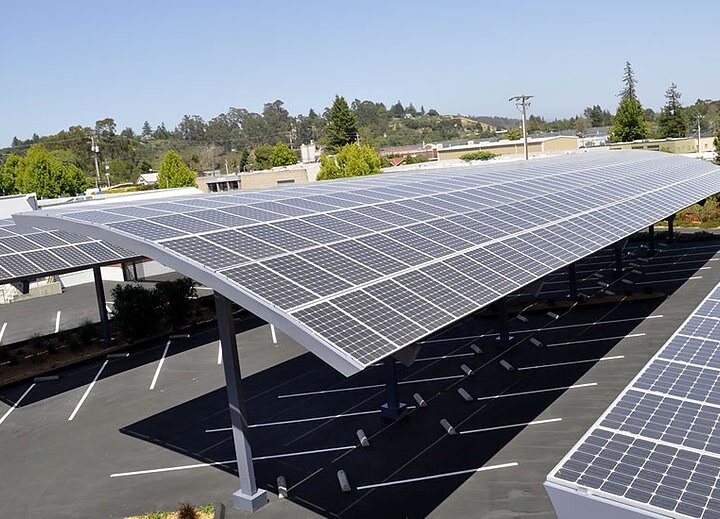 Carport solar: como funciona o estacionamento que gera energia solar
